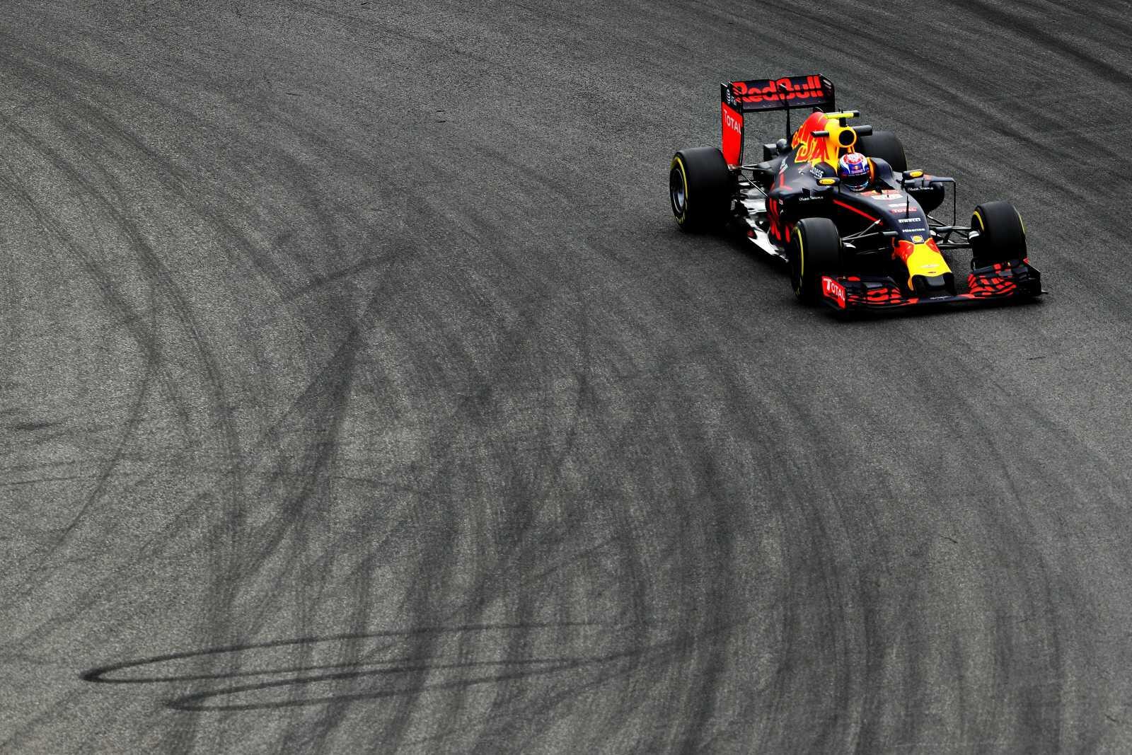 Max_Verstappen_Red_Bull_Racing_F1_Grand_Prix_Duitsland_2016_T1