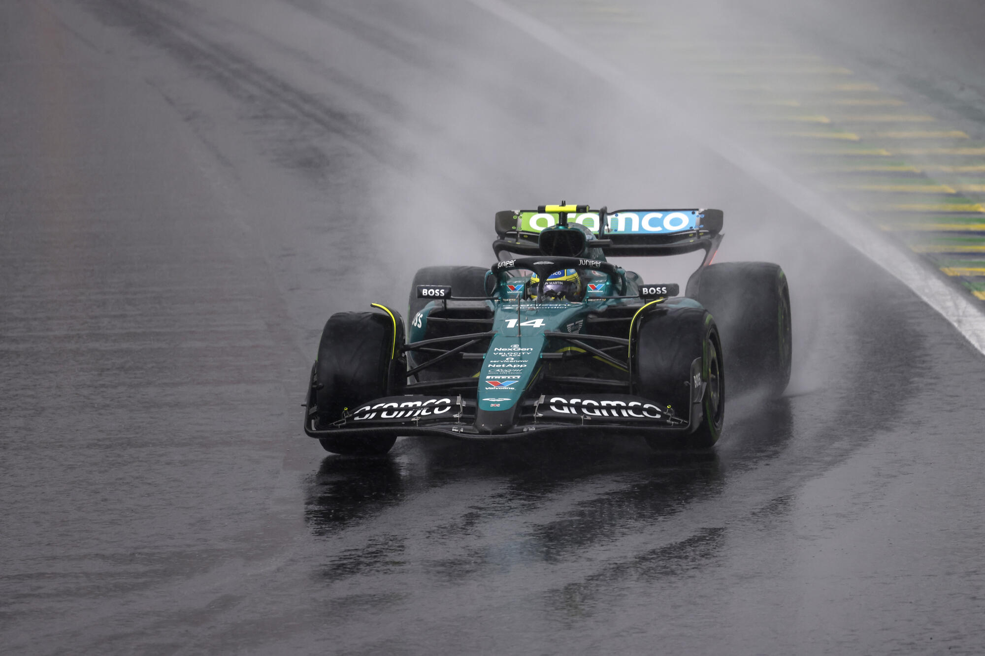 Alonso Aston Martin regen Brazilië