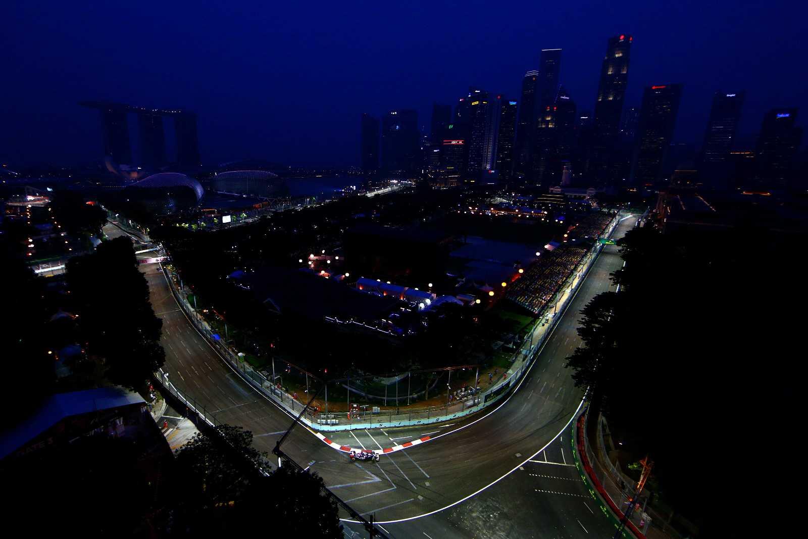 Max_Verstappen_Scuderia_Toro_Rosso_GP_Singapore_2015_FP1