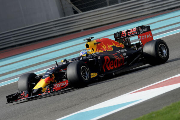 images_2016_F1_11_Pirelli_AbuDhabi_pirelli_abudhabi_test_1