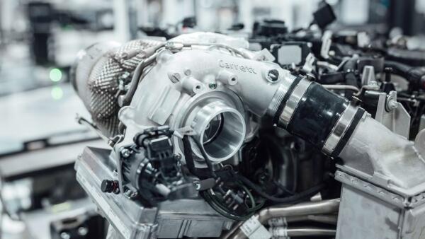 Mercedes-Motor