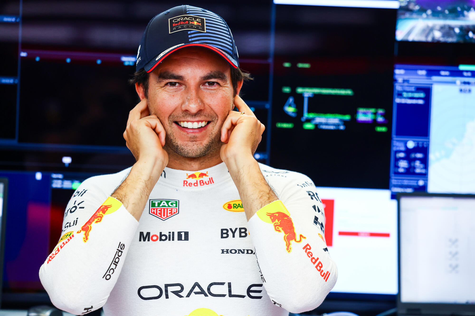 Sergio Perez garage kwalificatie zaterdag Abu Dhabi 2024