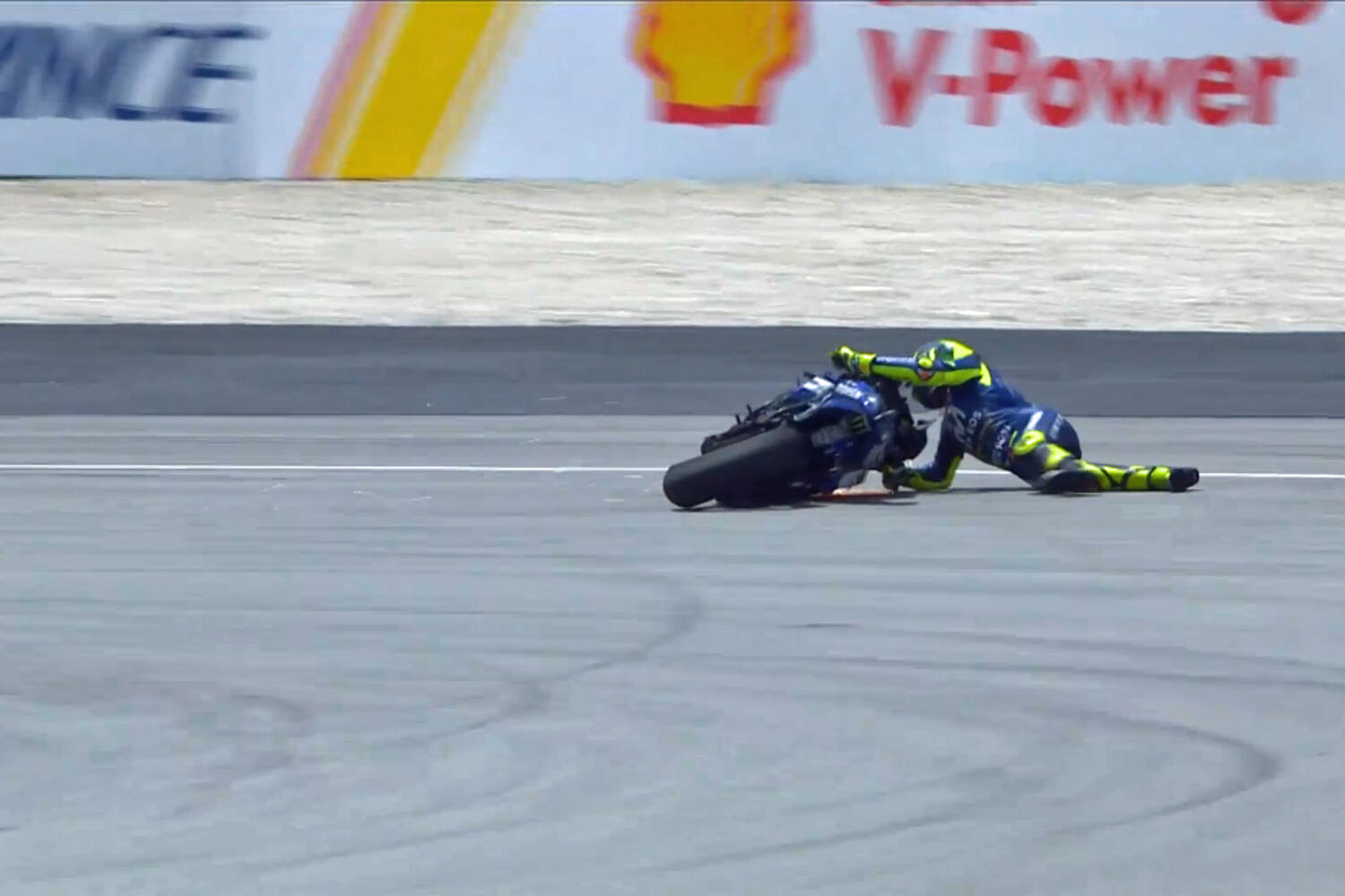 181104_MAL_crash-Rossi_1