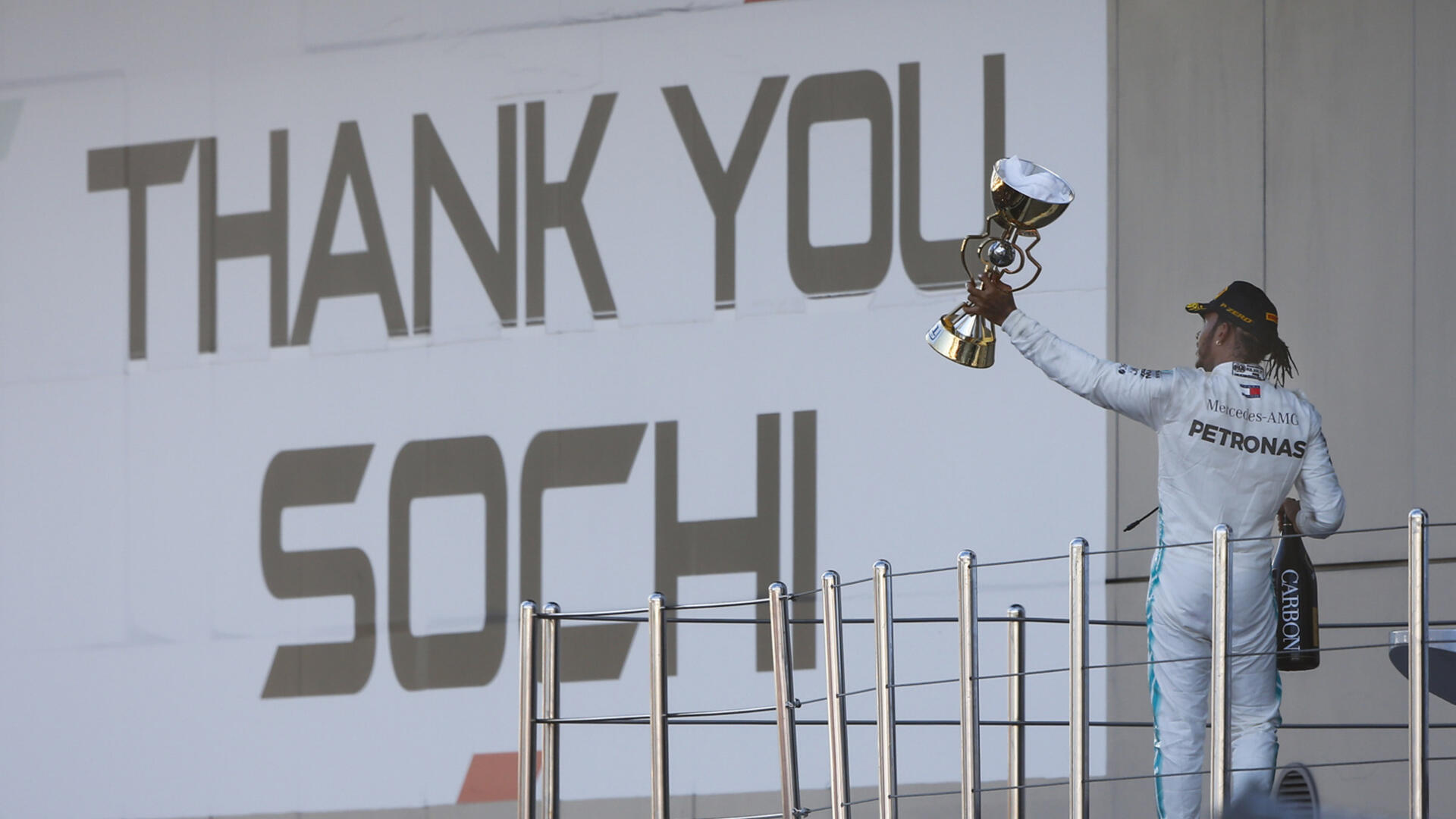 1920x0180-Lewis-Hamilton-Mercedes-GP-Rusland-2019