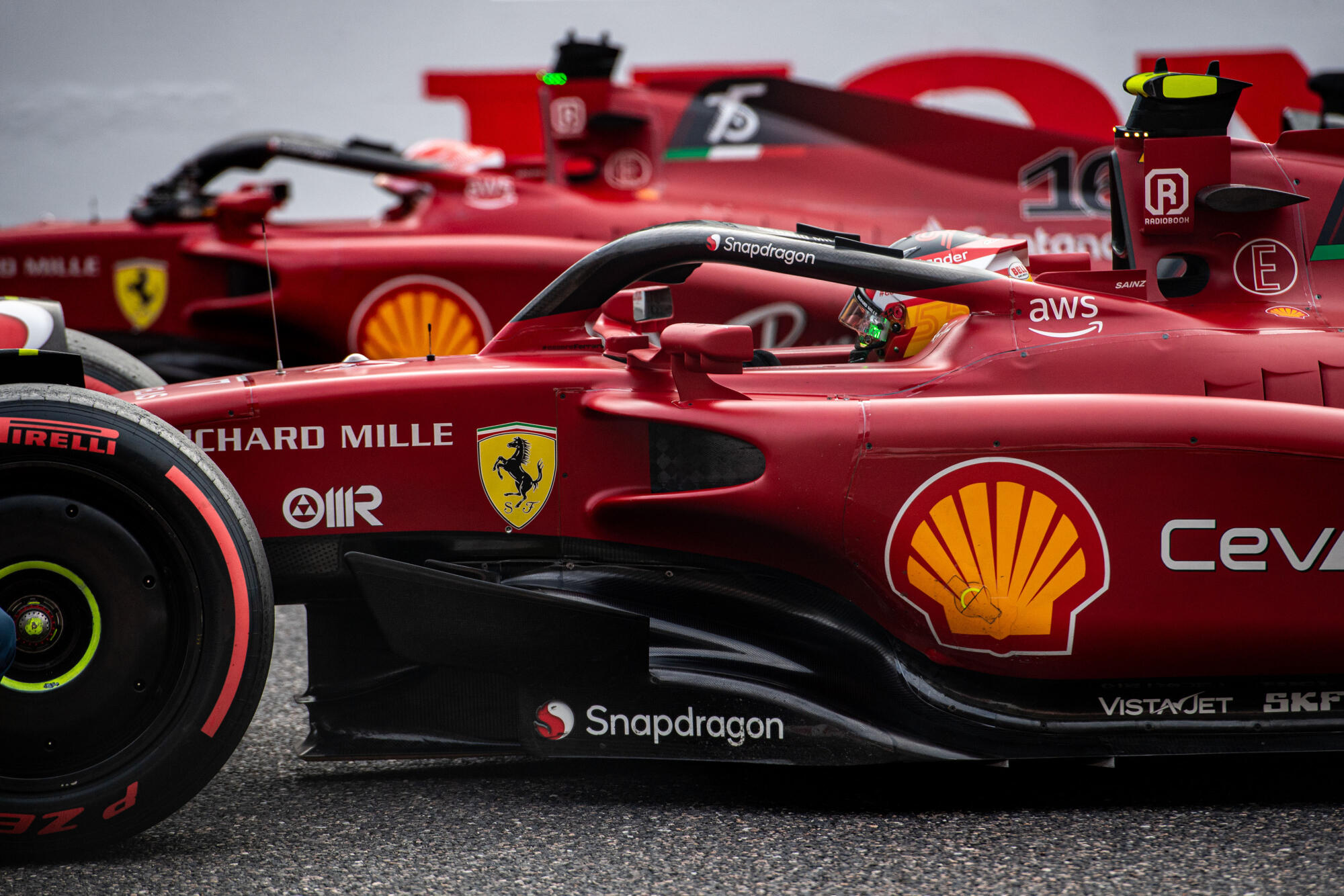 220034-scuderia-ferrari-japanese-gp-saturday
