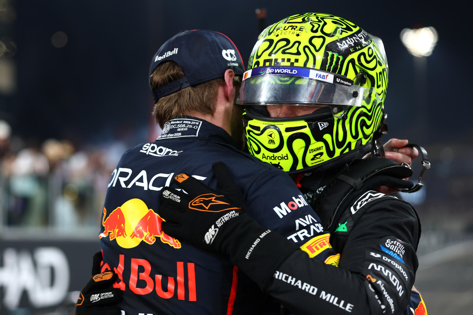 Max Verstappen Lando Norris race zondag Abu Dhabi 2025