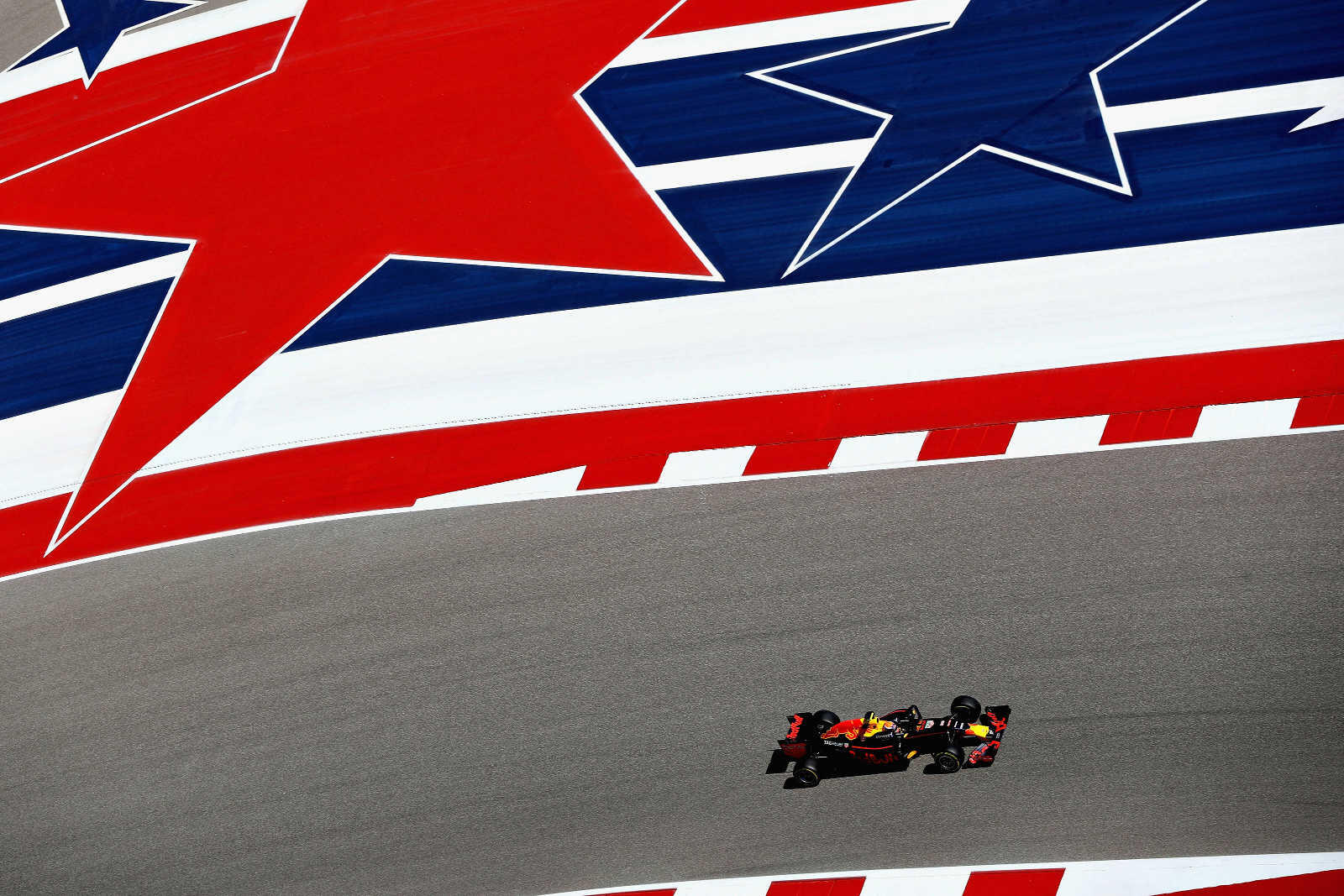Max_Verstappen_Red_Bull_Racing_F1_US_Grand_Prix_2016_T