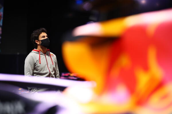 Perez-red-bull-fabriek