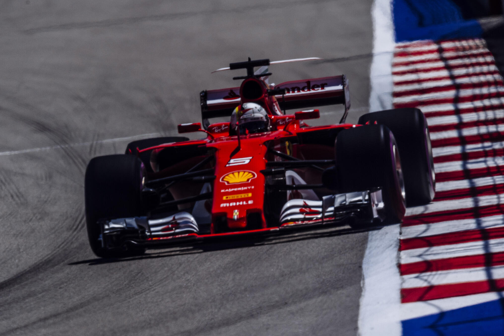 170032_rus-vettel