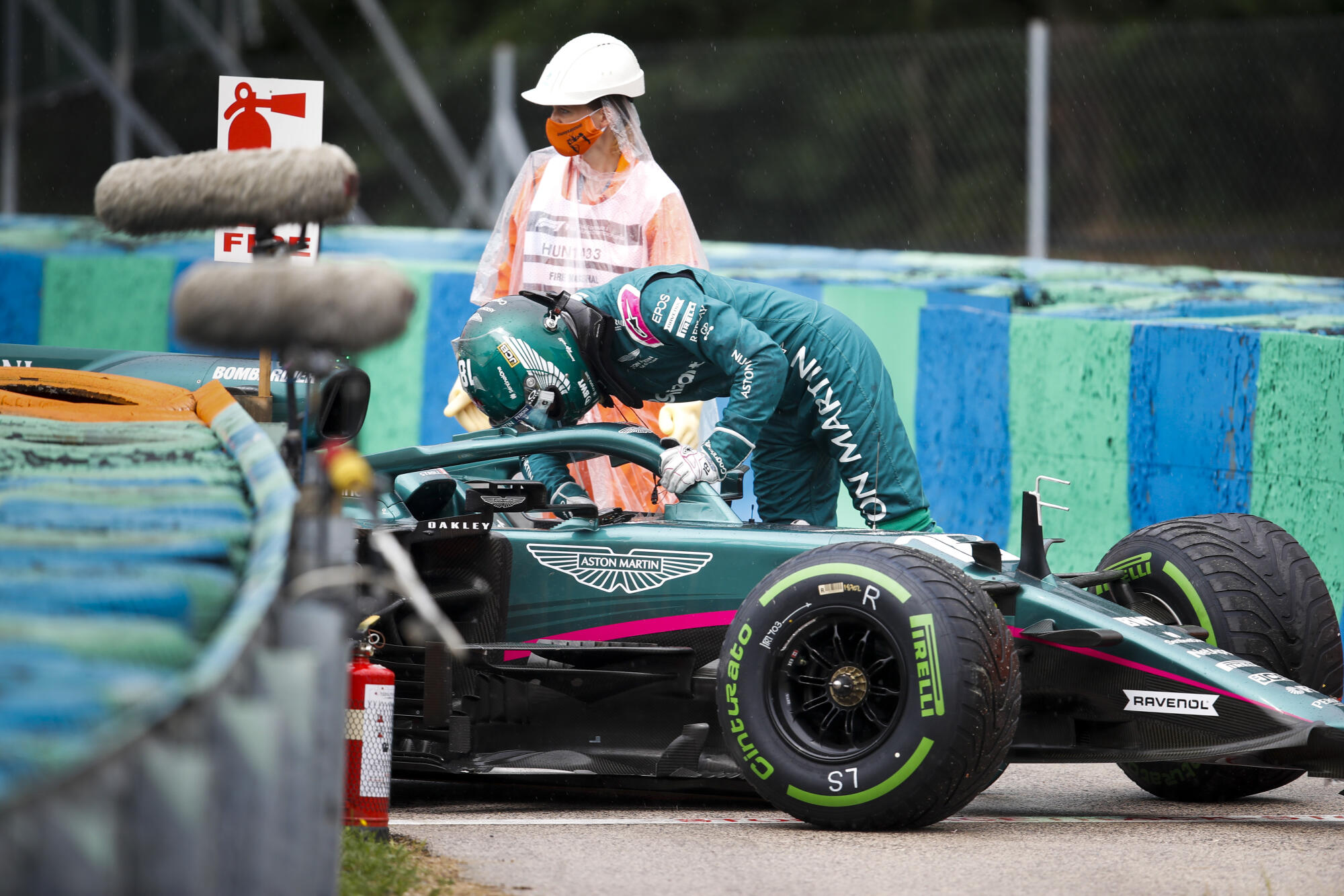 GP2111_130421_56I2611