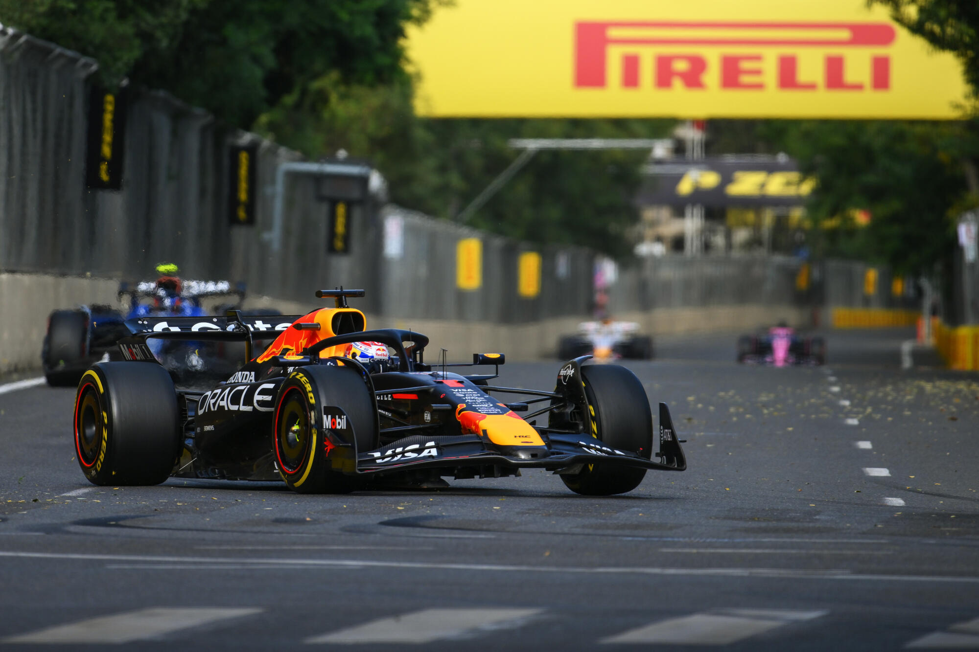 verstappen pole baku 2025