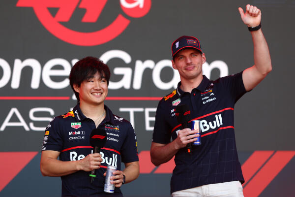 Verstappen Tsunoda persmoment spanje 2025