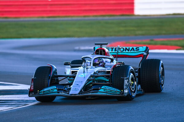 Mercedes W13 zoomed in