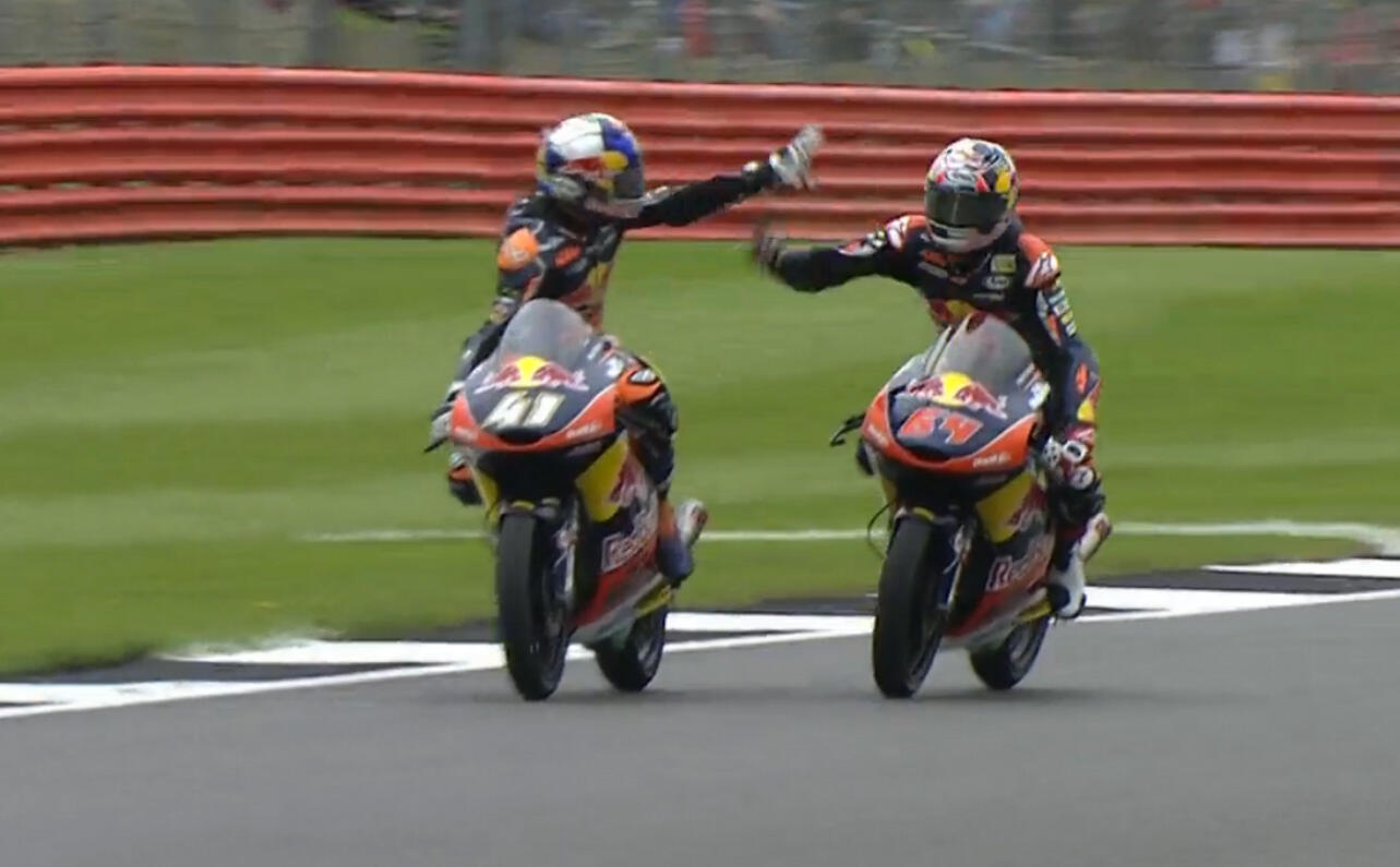images_2016_MotoGP_09_160904_GBR_Binder-bendsneyder