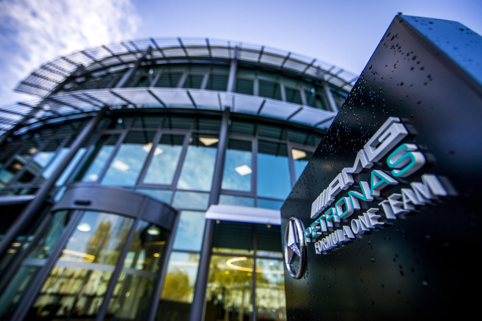 Mercedes-AMG-petronas-f1-team