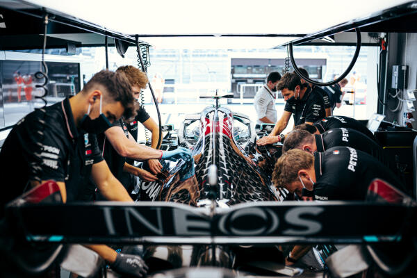 Mercedes-pitcrew