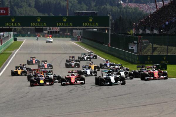 Max_Verstappen_Red_Bull_Racing_F1_Grand_Prix_Belgie_start