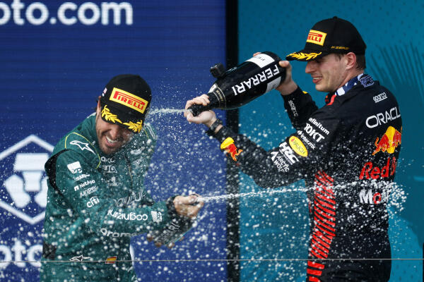 Alonso en Verstappen Miami podium