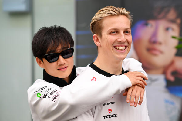 Liam Lawson en Yuki Tsunoda Abu Dhabi 2024