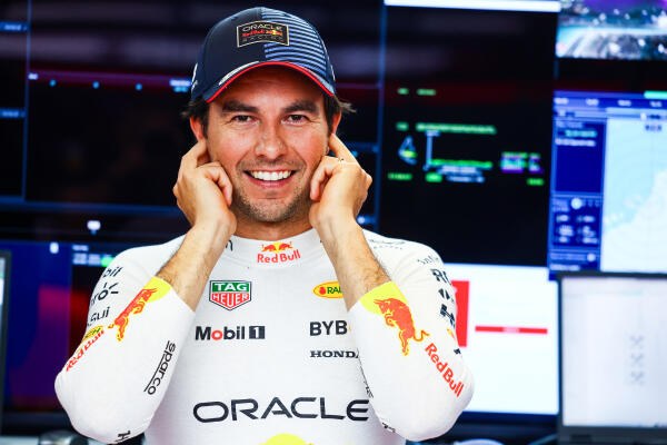 Sergio Perez garage kwalificatie zaterdag Abu Dhabi 2024