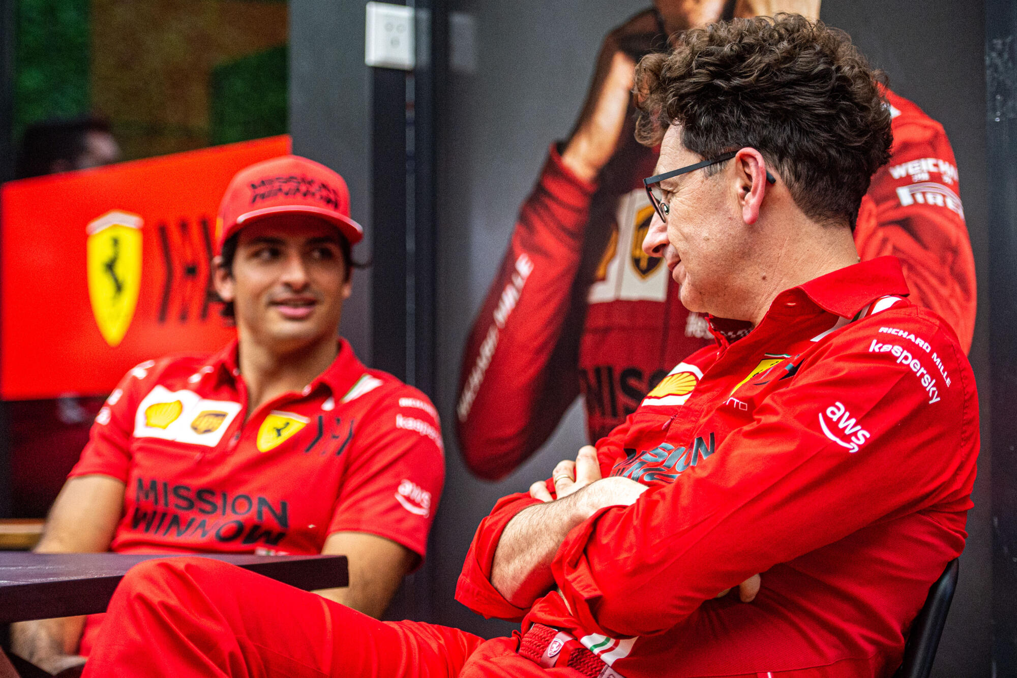 Binotto & Sainz praten tijdens Abu Dhabi Grand Prix 2021