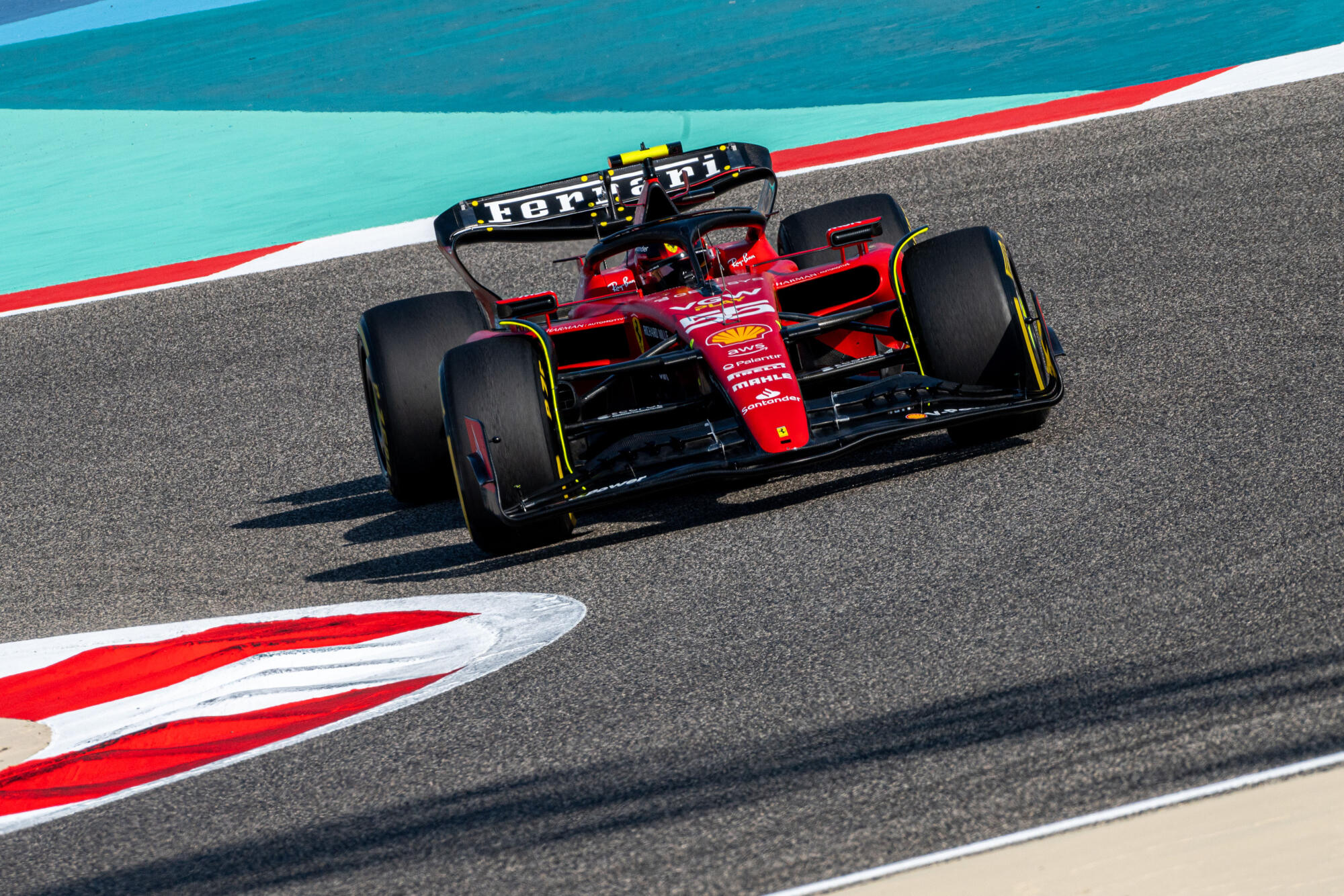 Carlos Sainz in auto vrijdag Bahrein 2023