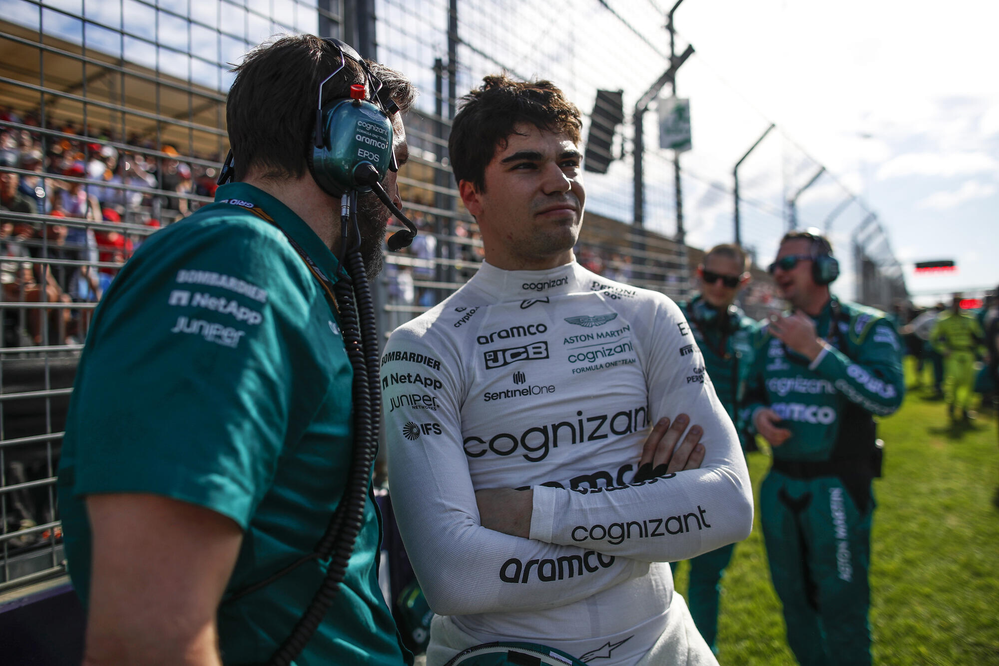Lance Stroll op de grid met engineer GP Australië 2022